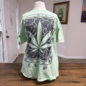 Light Green Graphic T-Shirt with Leaf Design